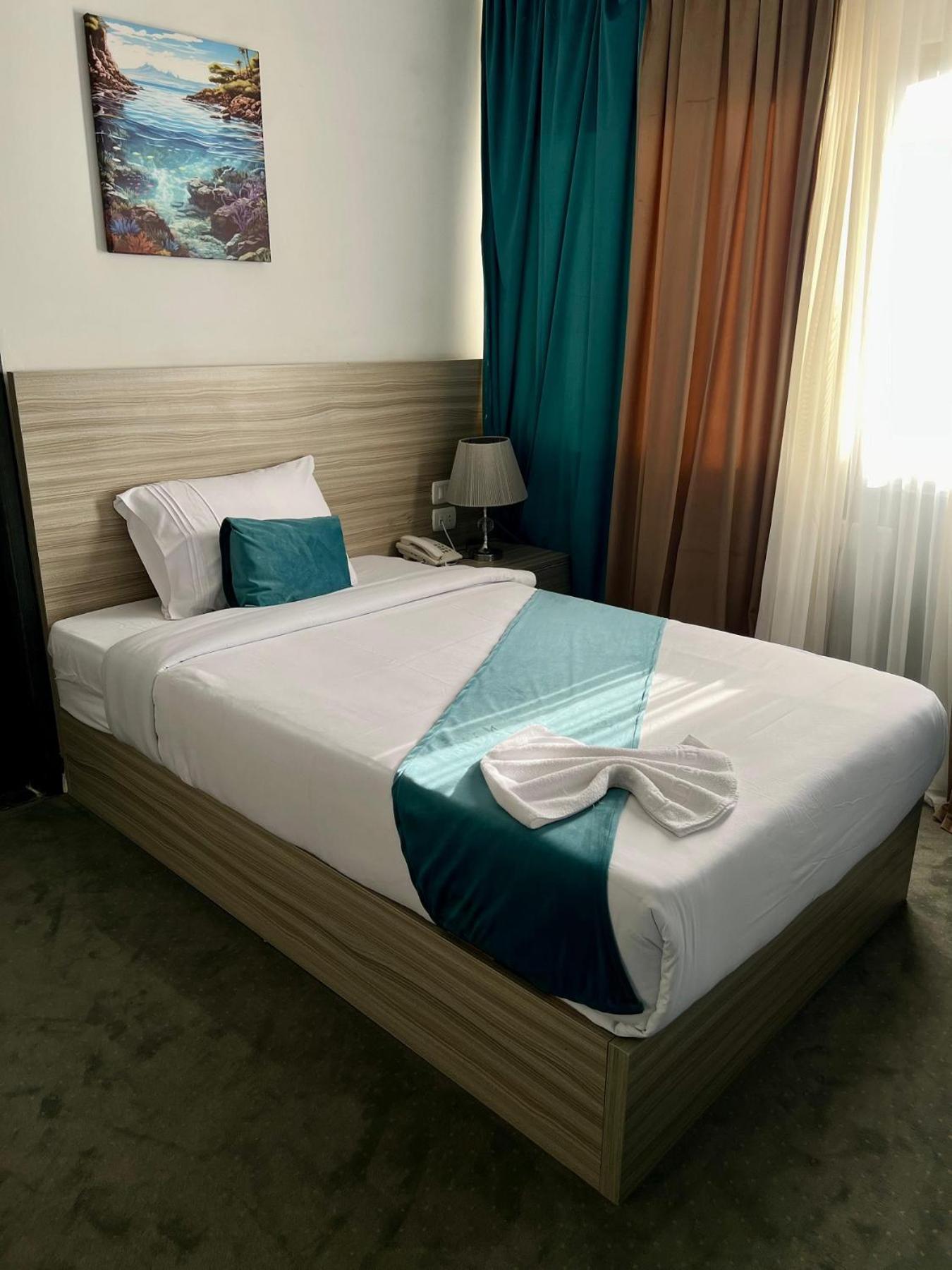 Mar Charbel Hotel Кайро Екстериор снимка