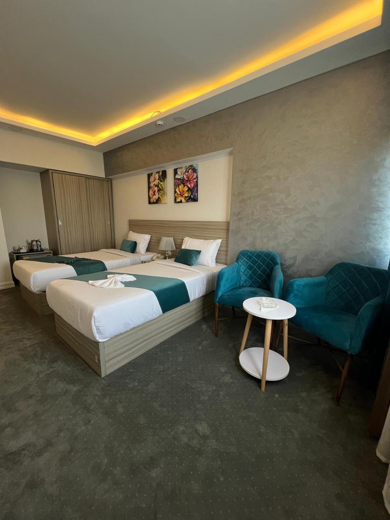 Mar Charbel Hotel Кайро Екстериор снимка