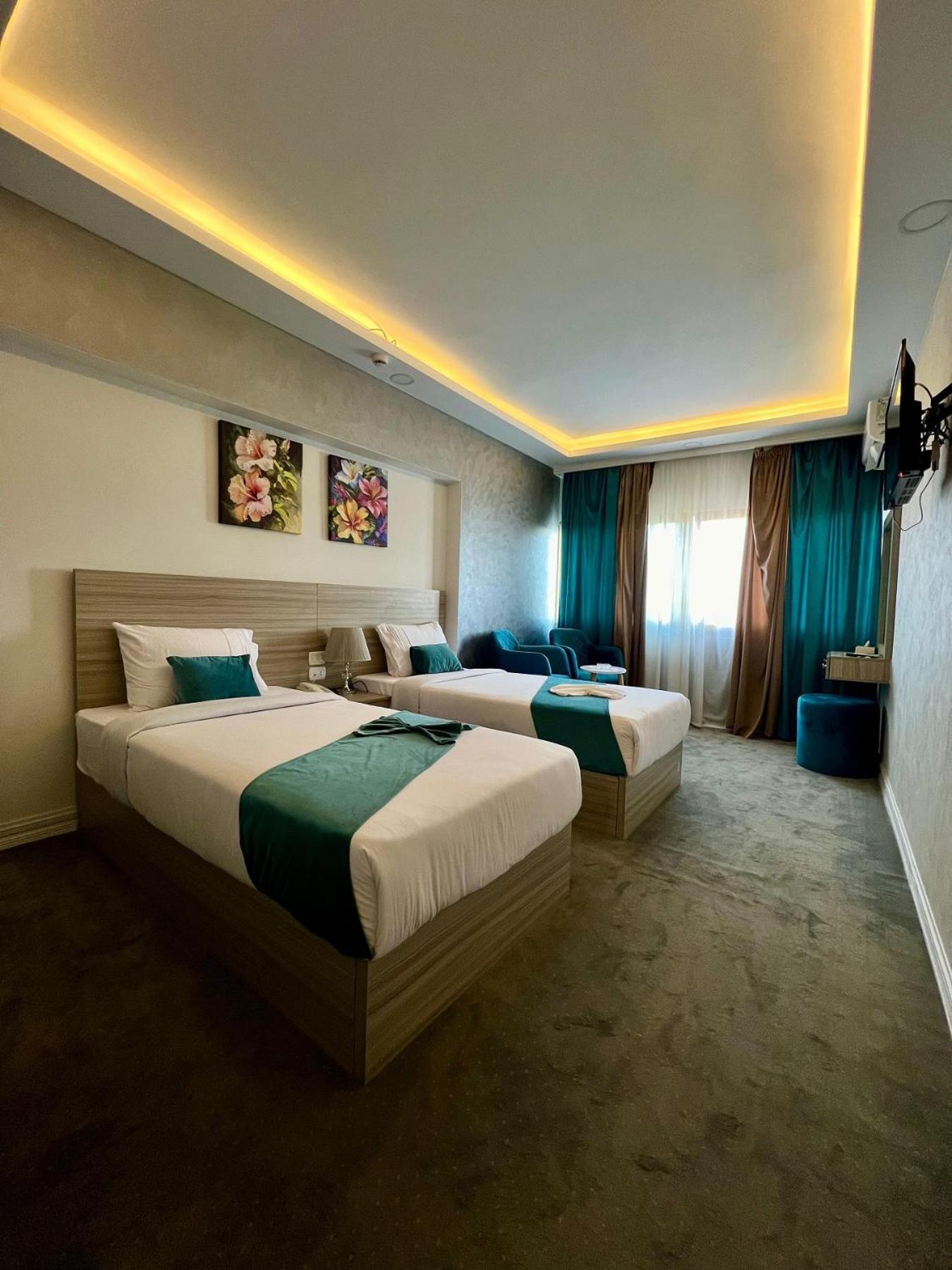 Mar Charbel Hotel Кайро Екстериор снимка