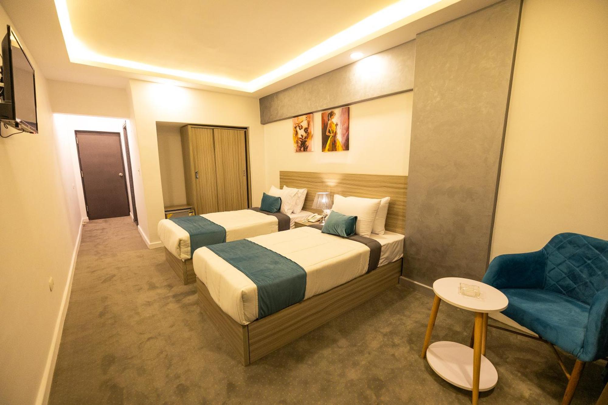Mar Charbel Hotel Кайро Екстериор снимка