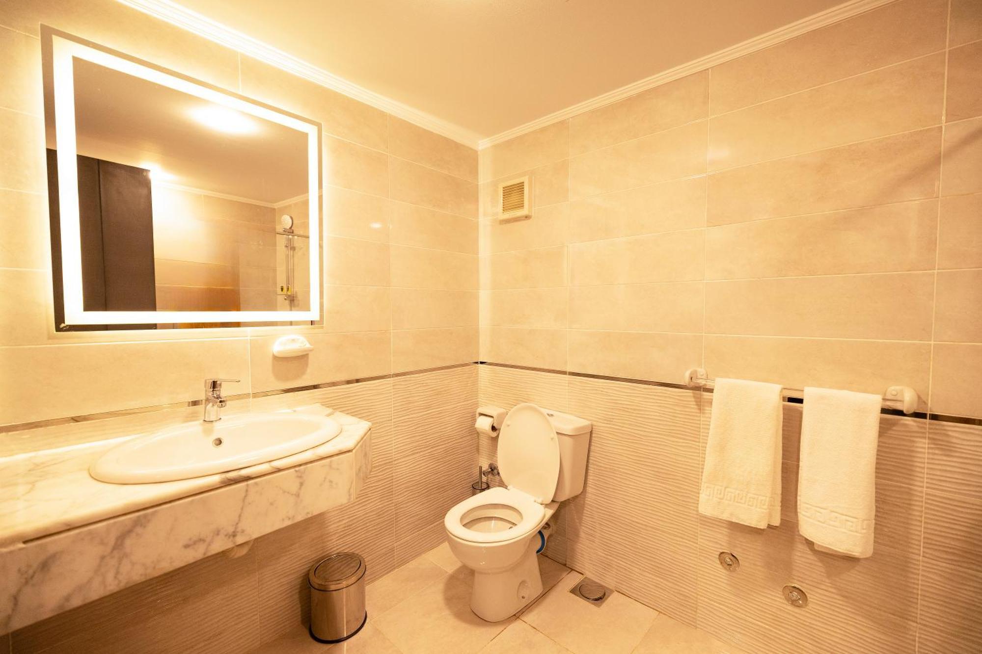 Mar Charbel Hotel Кайро Екстериор снимка