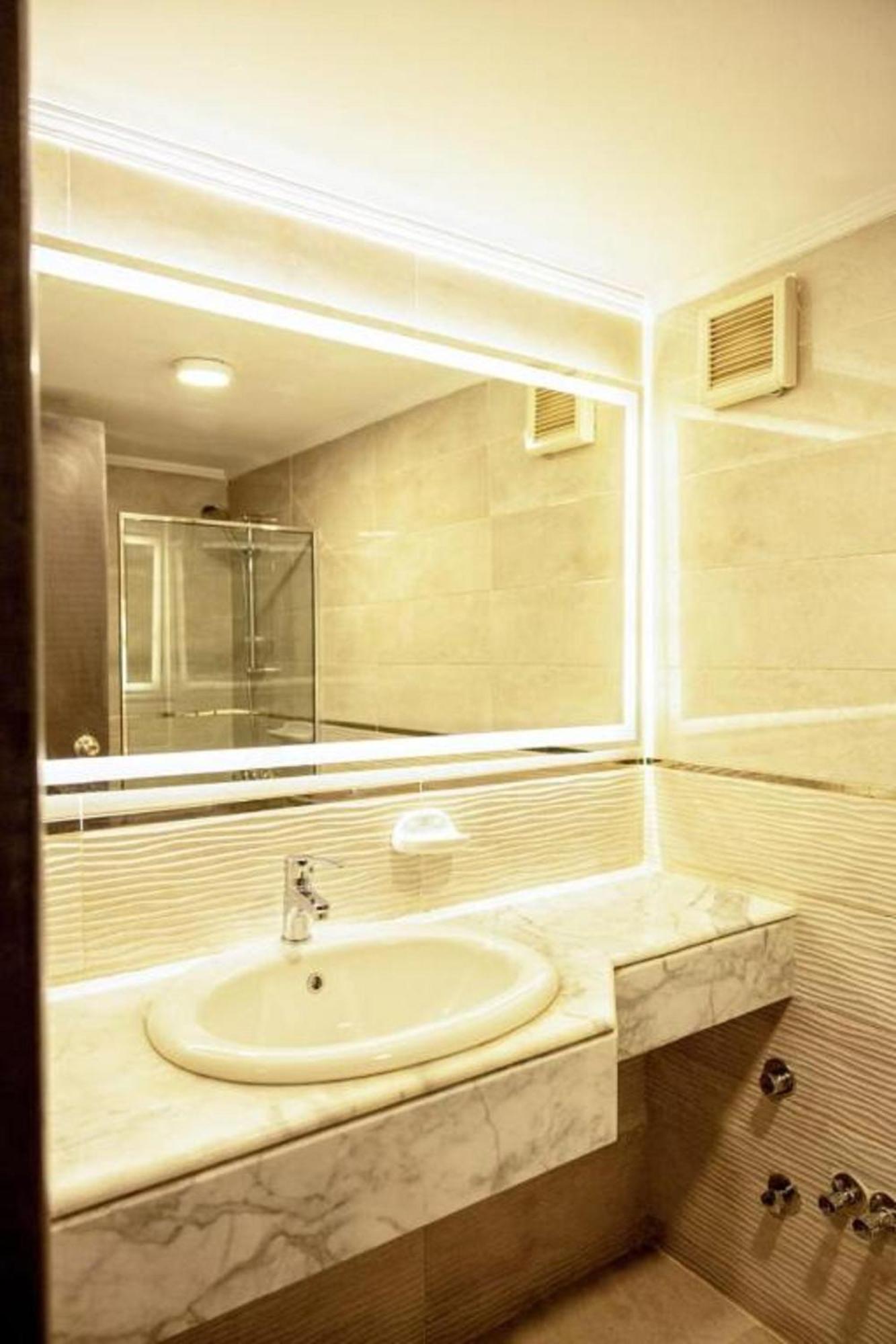 Mar Charbel Hotel Кайро Екстериор снимка