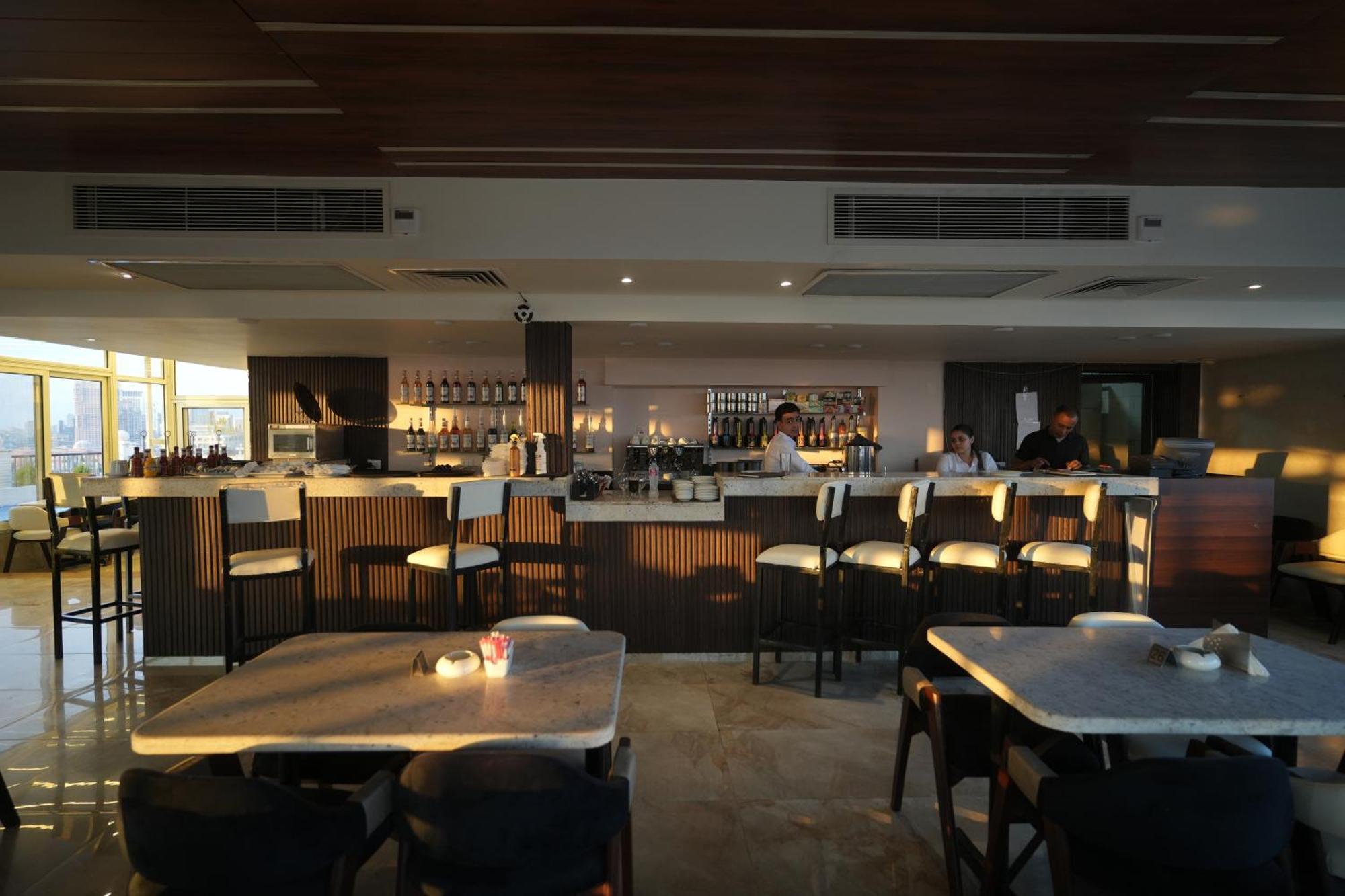 Mar Charbel Hotel Кайро Екстериор снимка