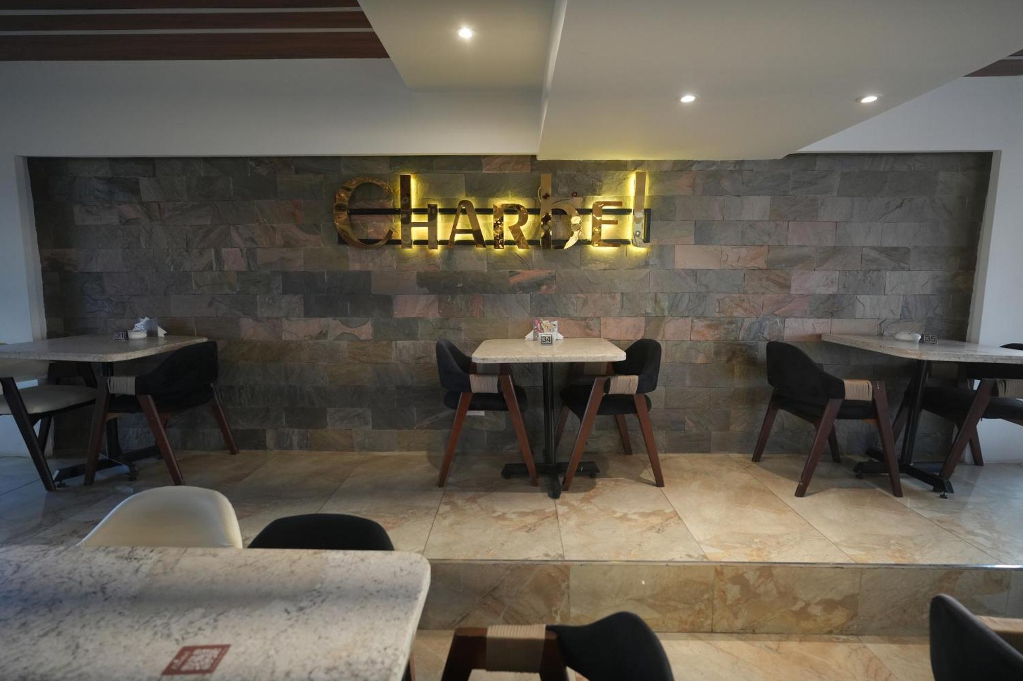 Mar Charbel Hotel Кайро Екстериор снимка