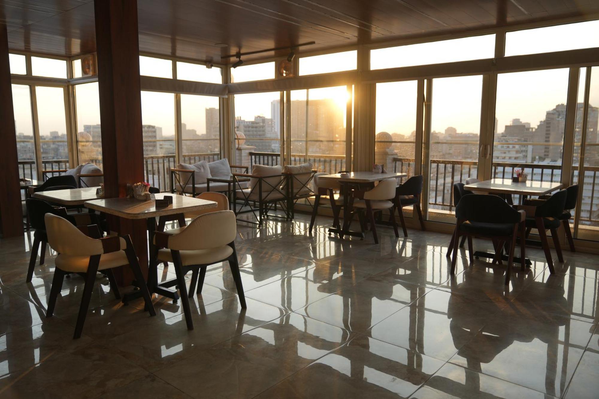 Mar Charbel Hotel Кайро Екстериор снимка