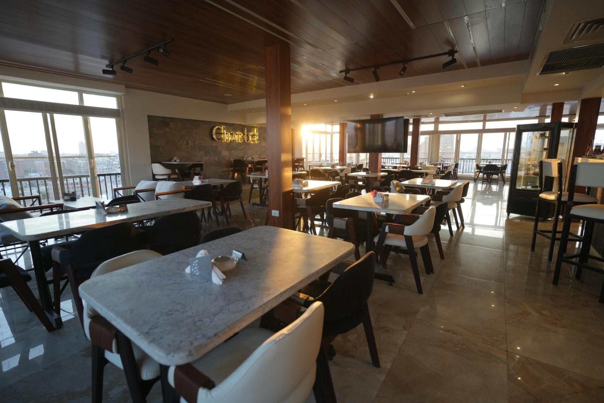 Mar Charbel Hotel Кайро Екстериор снимка