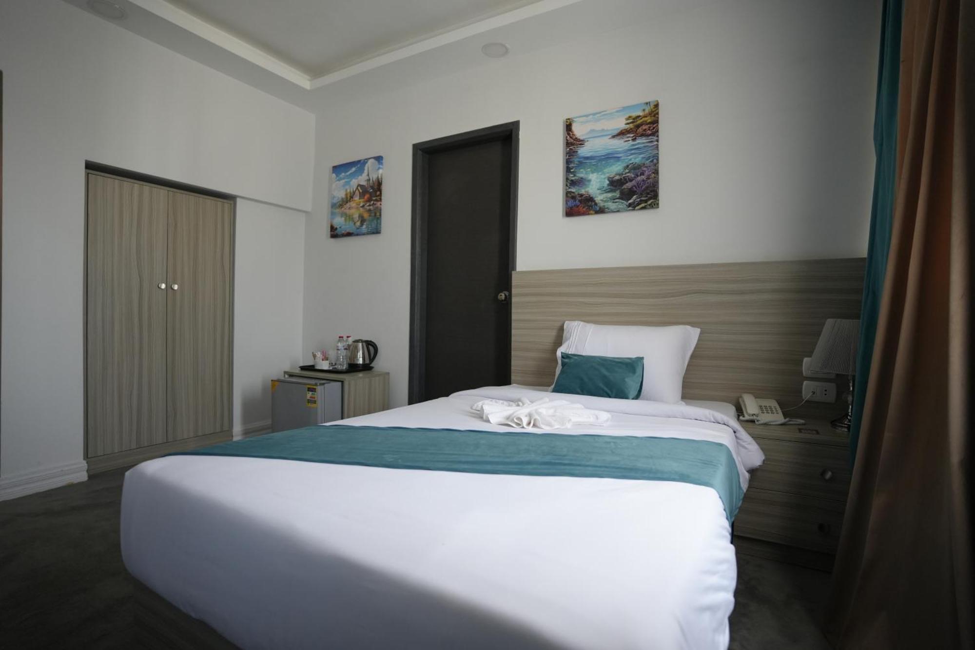 Mar Charbel Hotel Кайро Екстериор снимка