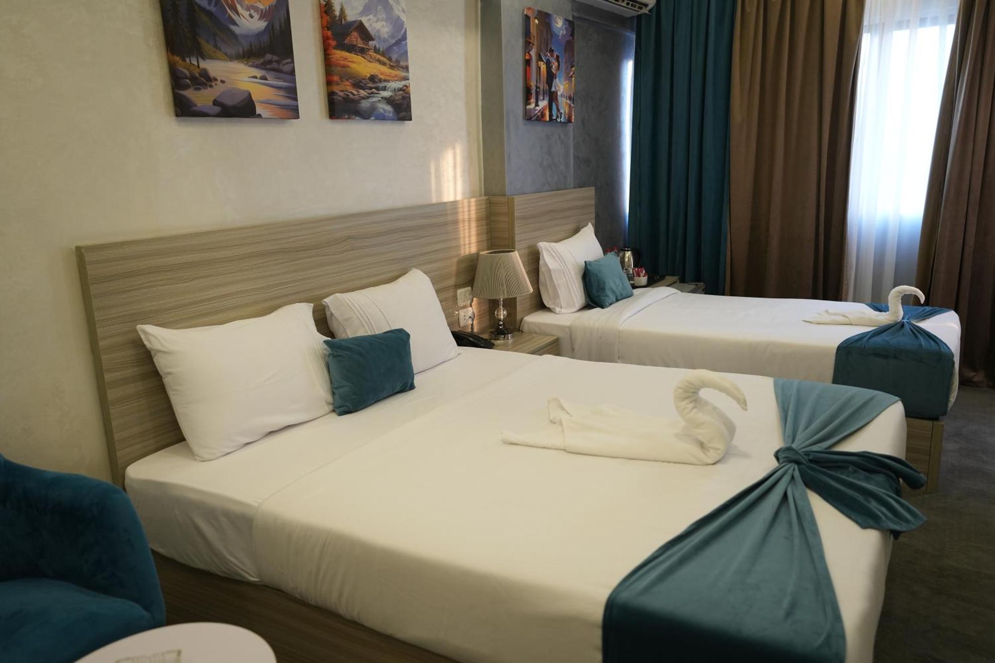 Mar Charbel Hotel Кайро Екстериор снимка